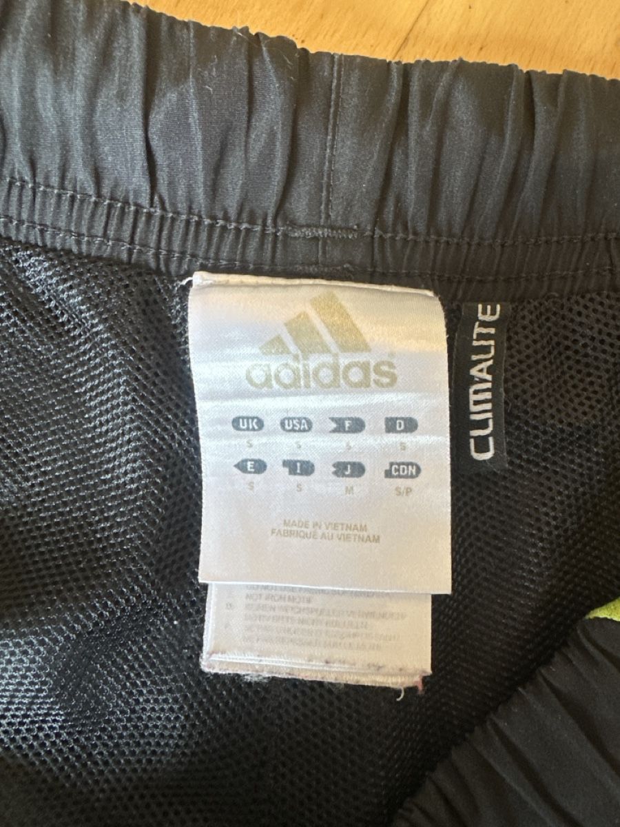 Adidas Hosen: Adidas Shorts – Gebraucht aus Rickenbach-Sulz von hel_yx9y 1