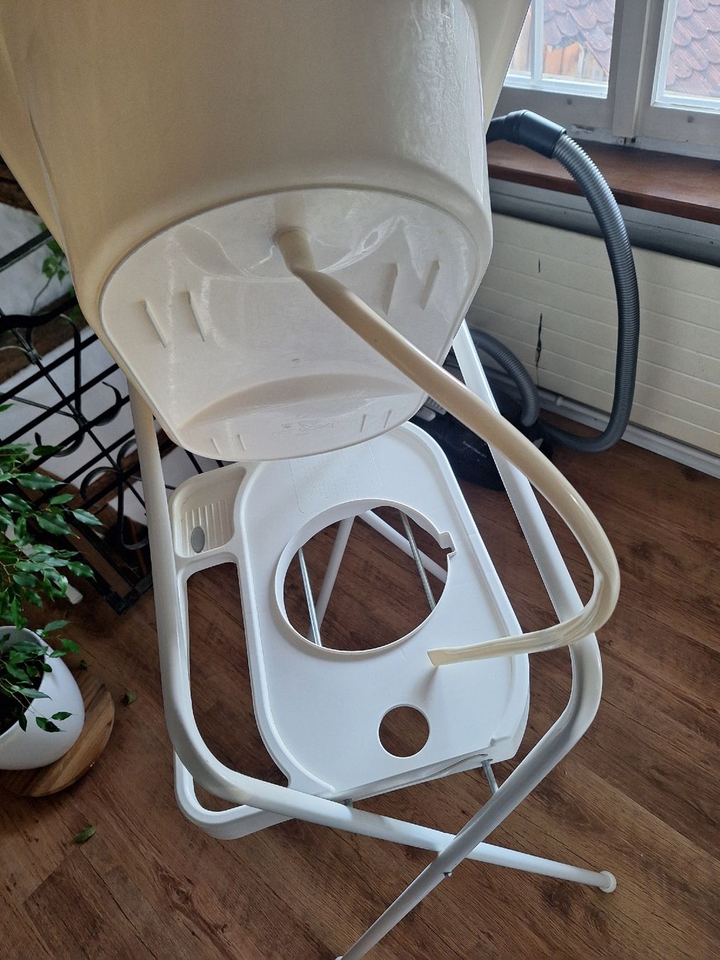 Badewannen: Baby Badewanne mit Ständer gebraucht – Gebraucht aus Uhwiesen von Marthalen02 2