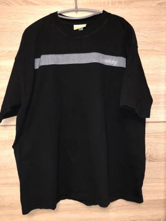 T-shirt Lowkey noir