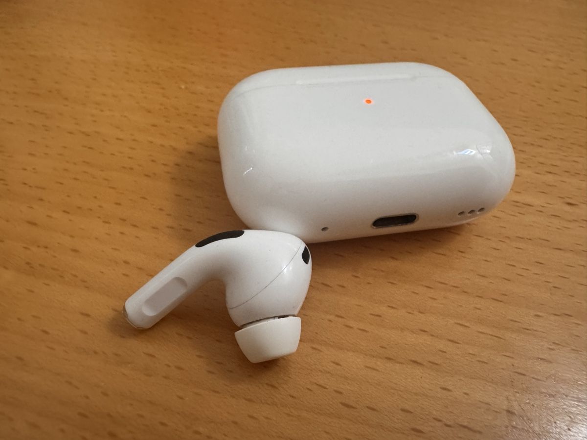 Apple Cuffie: Apple AirPods Pro 2 rechter kopfhörer mit Ladecase – Usato da Zürich venduto da Armoo