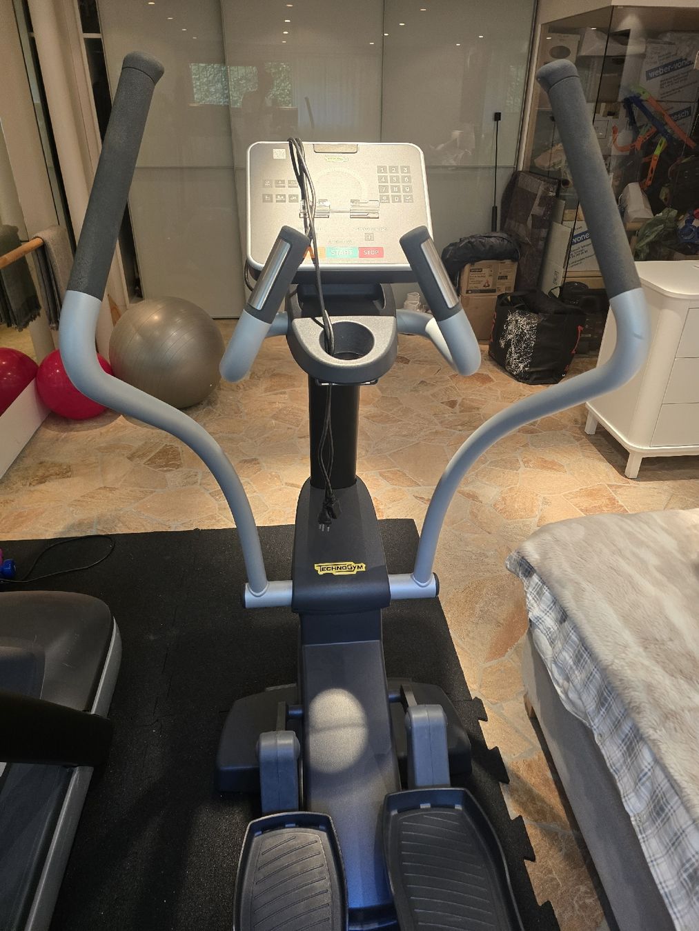 Technogym Vélos d'appartement: Technogym Synchro Forma Crosstrainer (NP ca. CHF 3'800.- – D'occasion à Egliswil par D.Mko 1