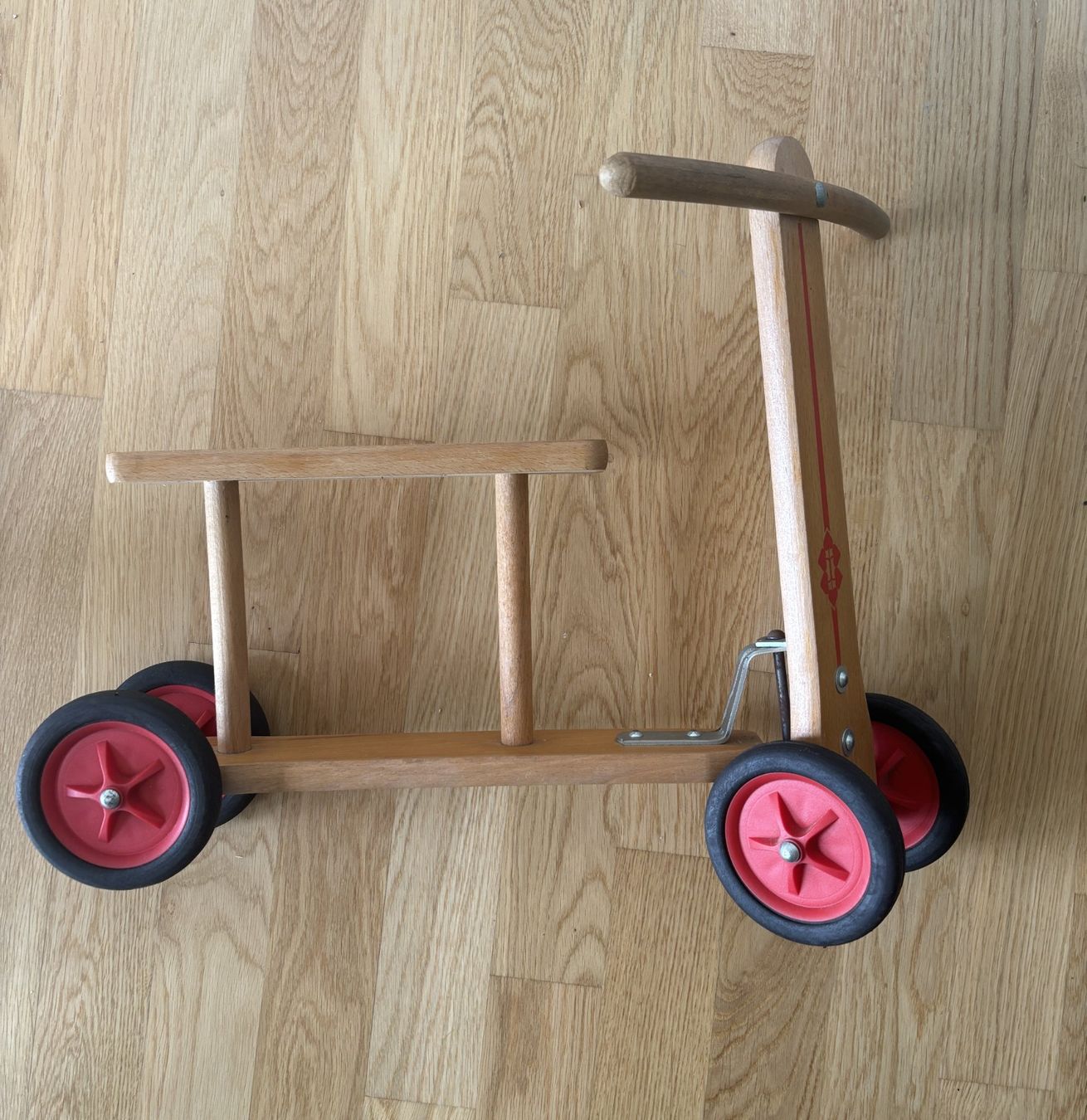 Veicoli per bambini: Holzroller Laufrad für Kinder – Usato da Riehen venduto da martinaaebersold 2