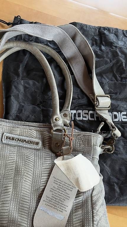 Borse da donna: Taschendieb Ledertasche 32x32cm – Usato da Wattwil venduto da Pathologie