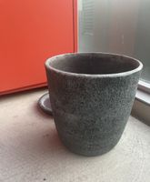 Blumentopf grau mit Untersetzer guter Zustand
