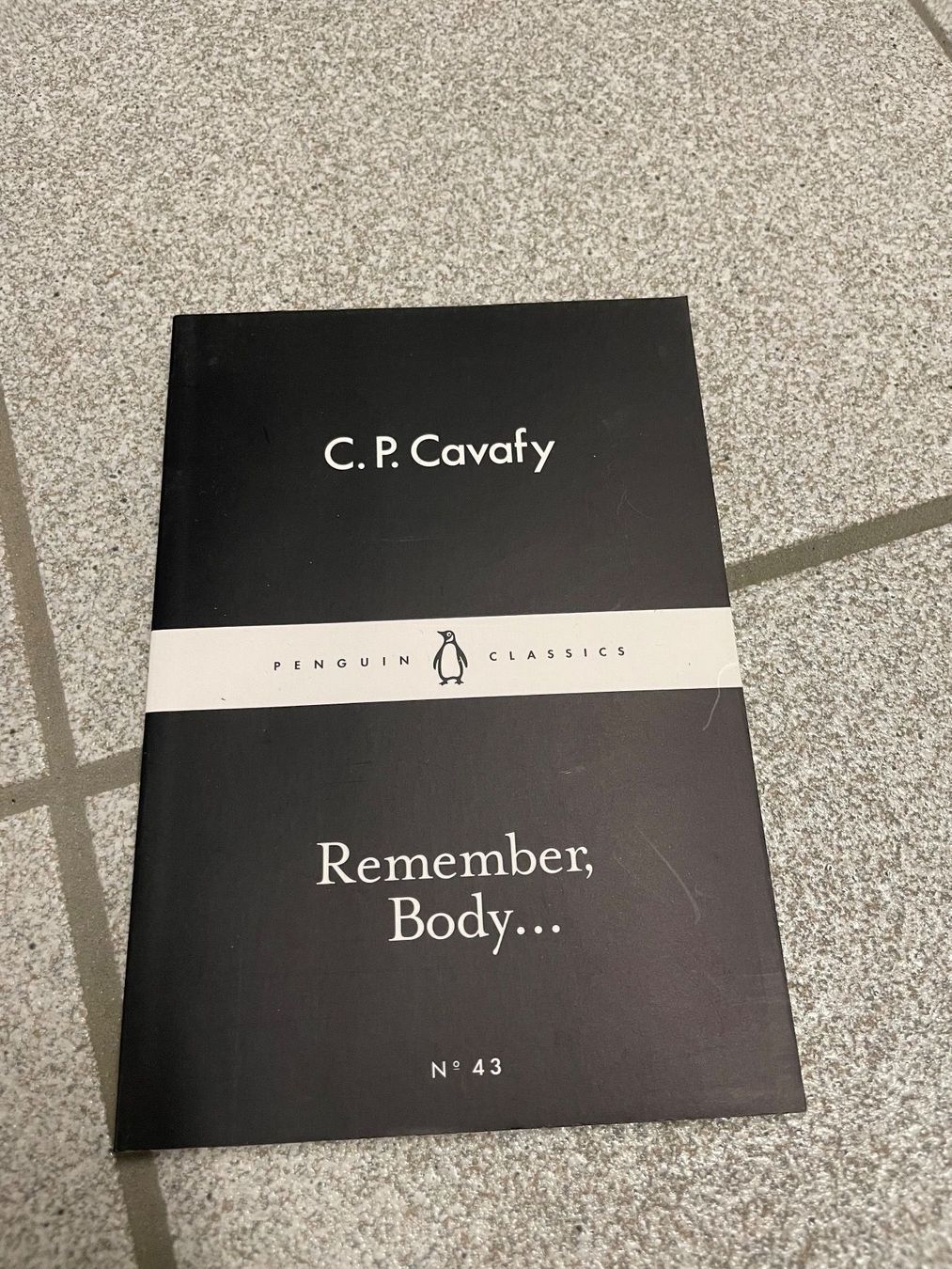 Libri: Remember, Body... (Penguin Little Black) – Nuovo (secondo la descrizione) da Eschen venduto da 33shaggy33