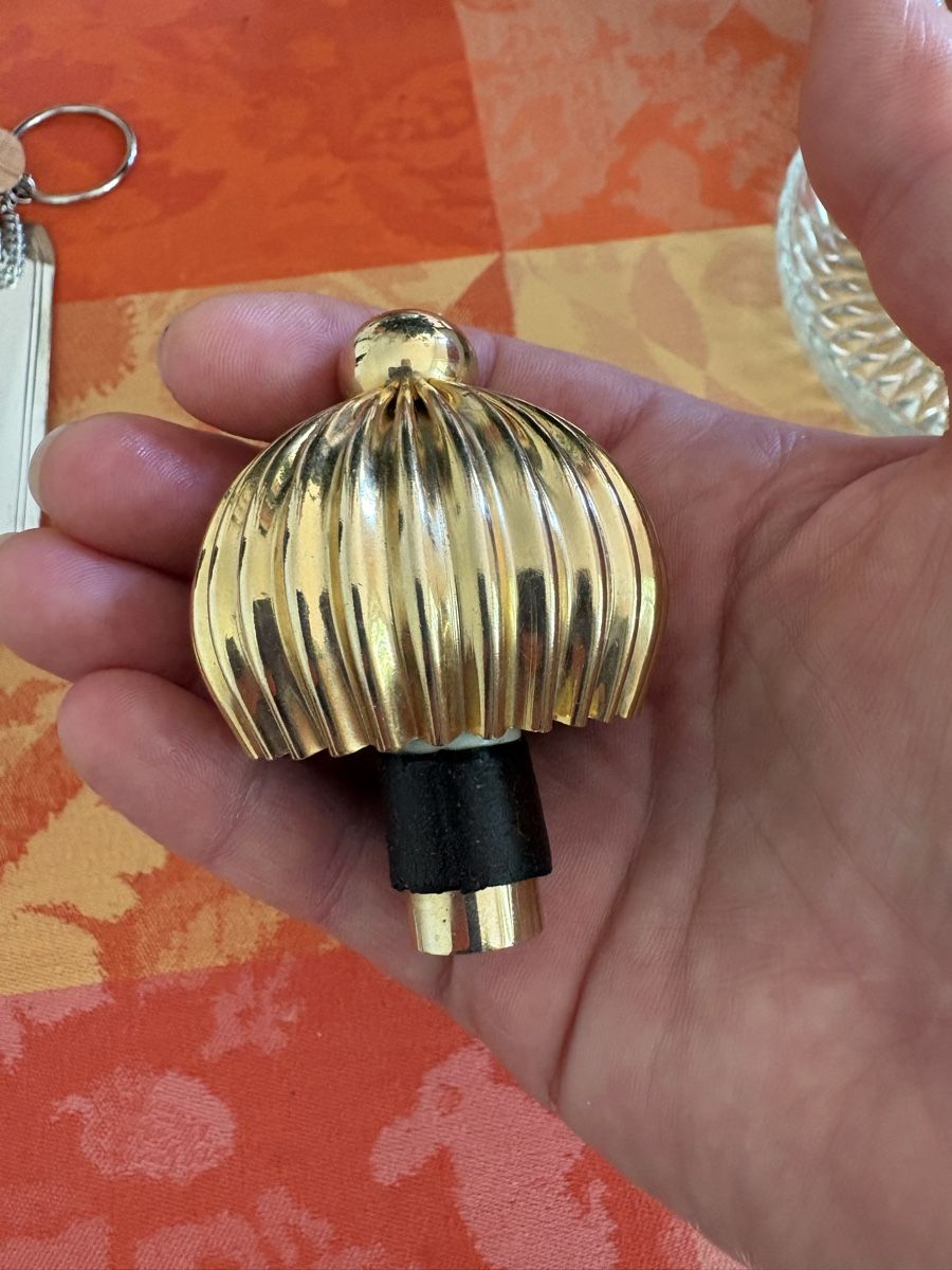 Vins: Antik Flaschenverschluss golden geriffelt – D'occasion à Luzern par Valie
