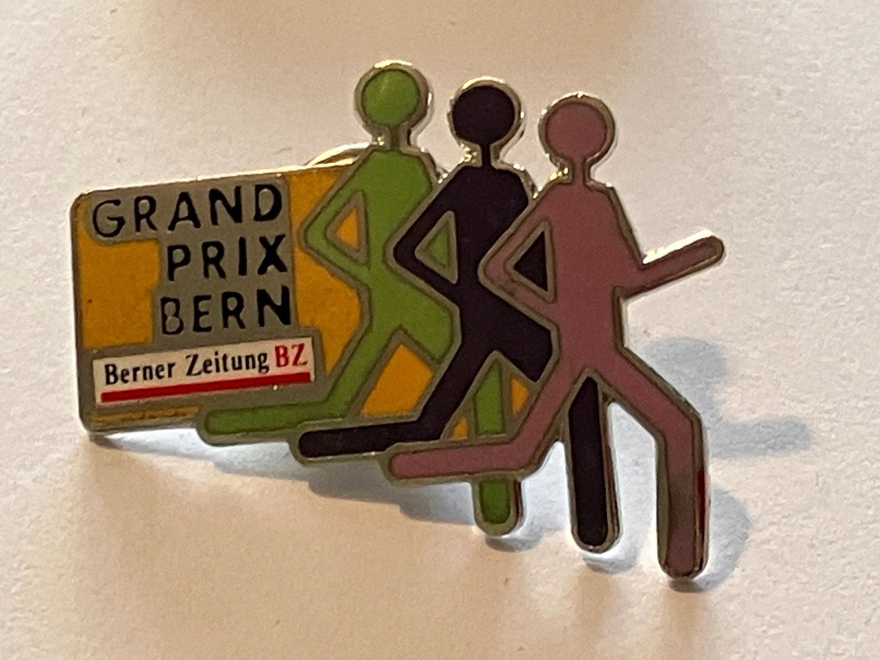 Placchette & Badge: 1 Pin Grand Prix Bern - Berner Zeitung – Usato da Basel venduto da djwwpp