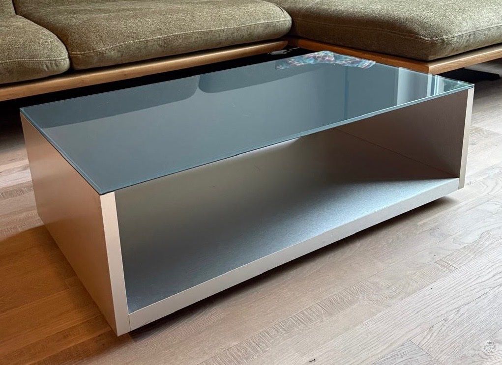 Tavoli: Moderner gebrauchter Couch Tisch – Usato da Hausen AG venduto da Hirtensen 2