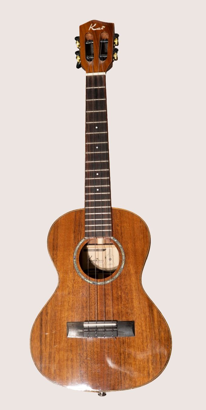 Kai Ukulele Musikinstrumente: Ukulele Kai Tenor KTI-5000 – Gebraucht aus Zürich von Kiiro 3