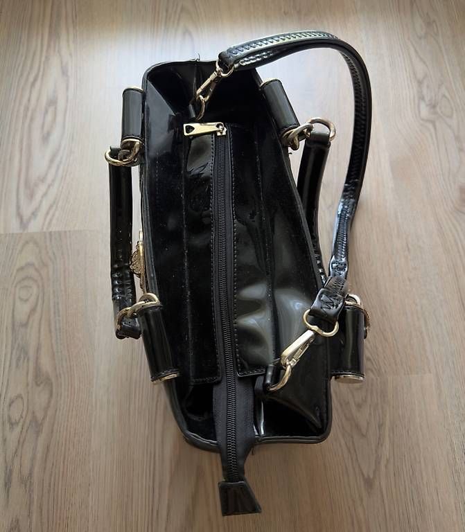 Taschen für Damen: SCHWARZE LACK-HANDTASCHE – Gebraucht aus Amriswil von deli20 3