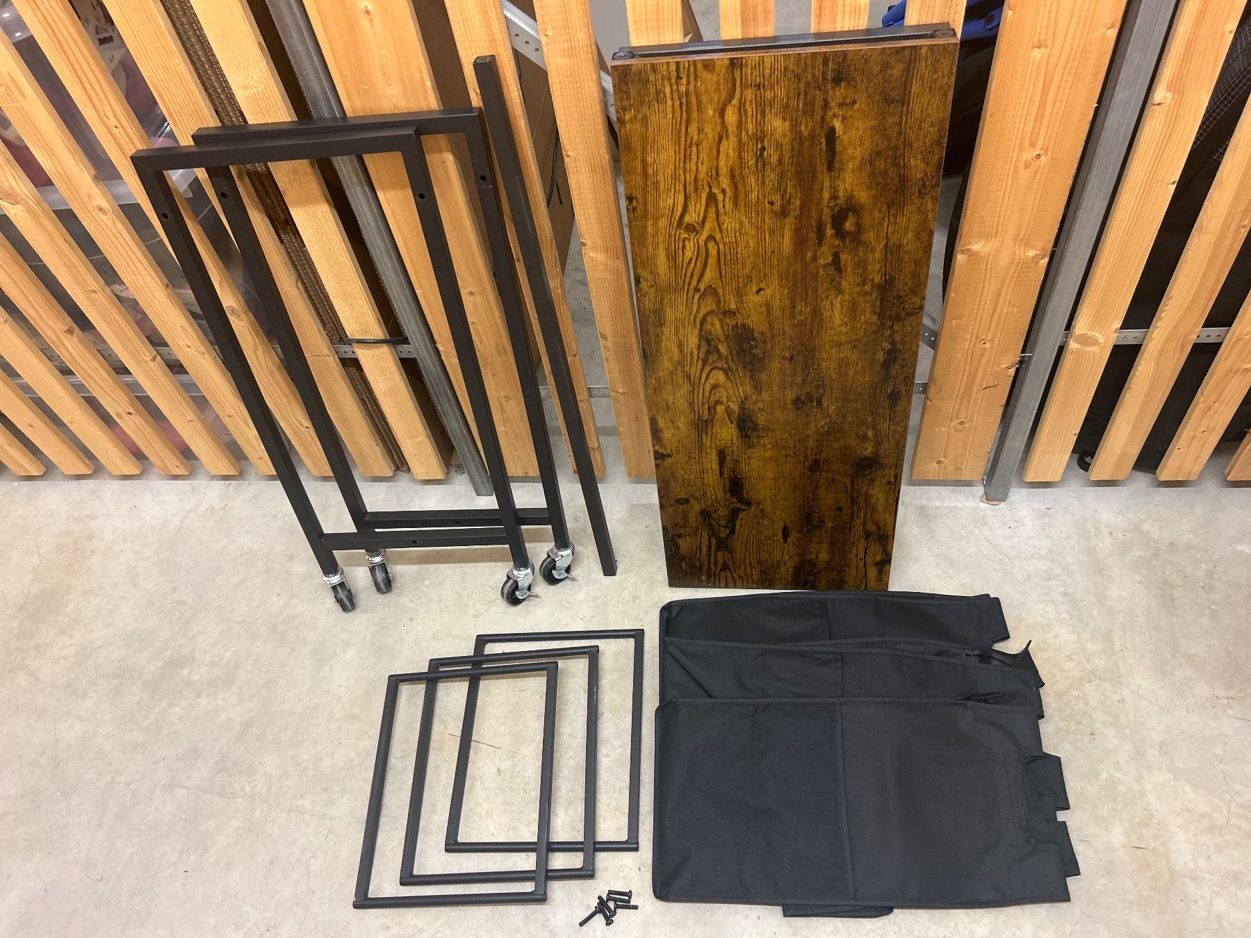 Cesti per biancheria: Laundry shelf with wheels / Waschenkörb mit Rollen – Usato da Oberwil BL venduto da yas_t9b2 3