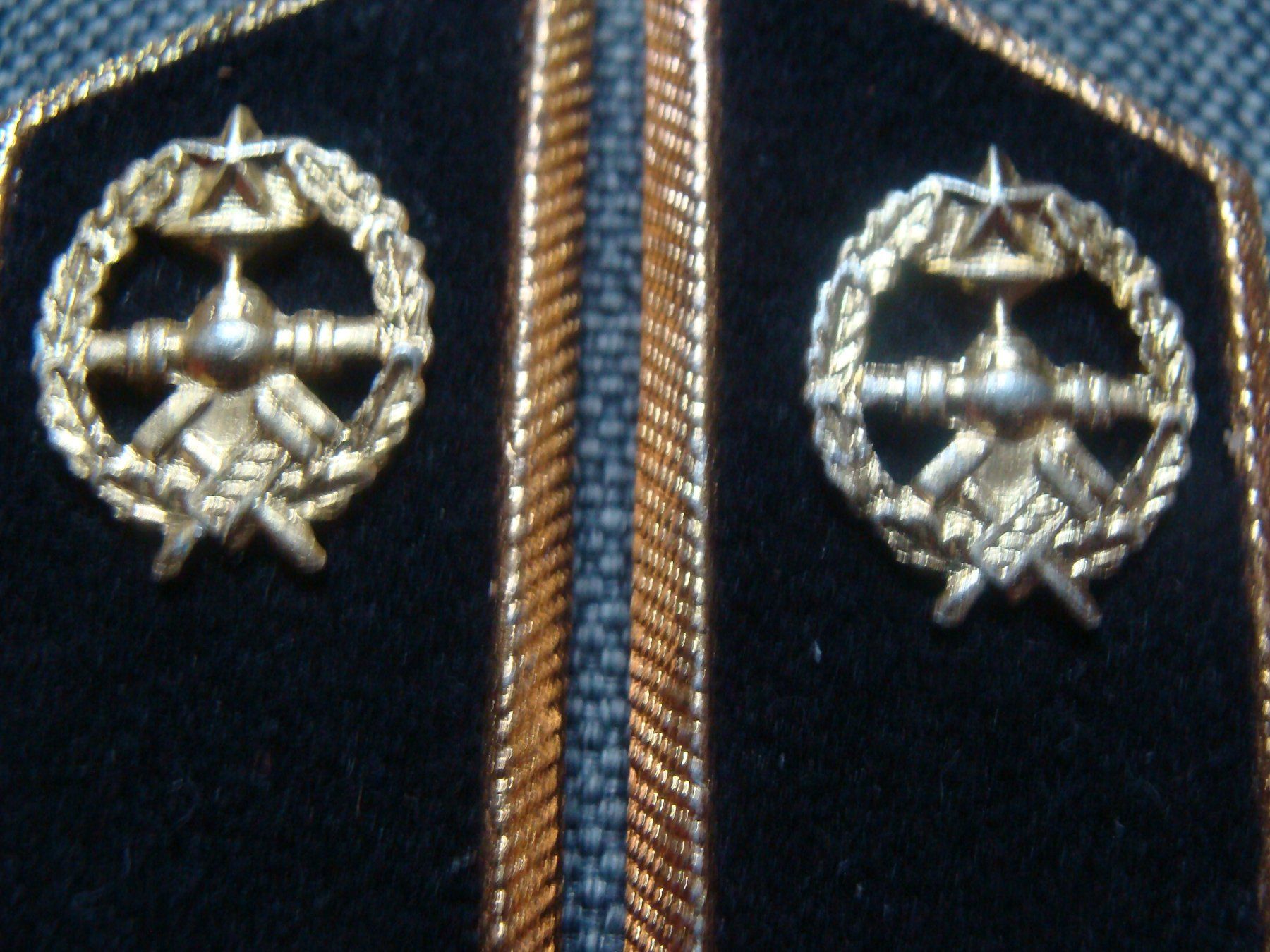 Plaketten & Abzeichen: Lot Russe, militaire – Gebraucht aus Cuarny von hen_g7hn 1