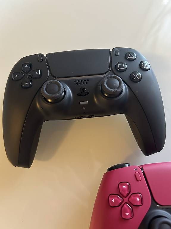 Controller: 2x PS Dualsense Controller mit Ladestation – Gebraucht aus Müllheim Dorf von castor29 2