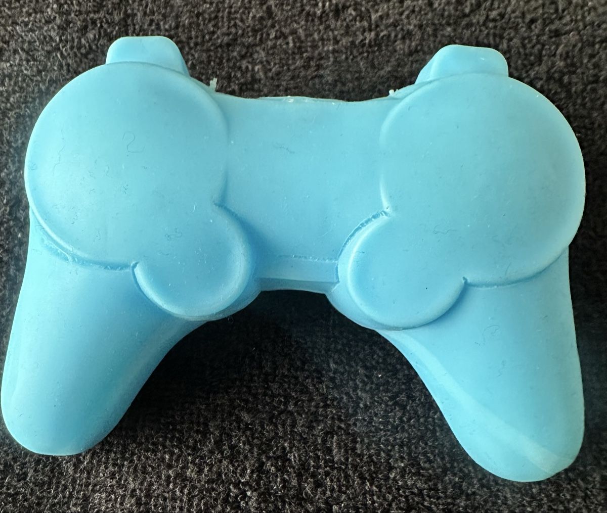 Spielzeuge: Gummi Gamecontroller hellblau – Gebraucht aus Erlinsbach SO von Lea030 1