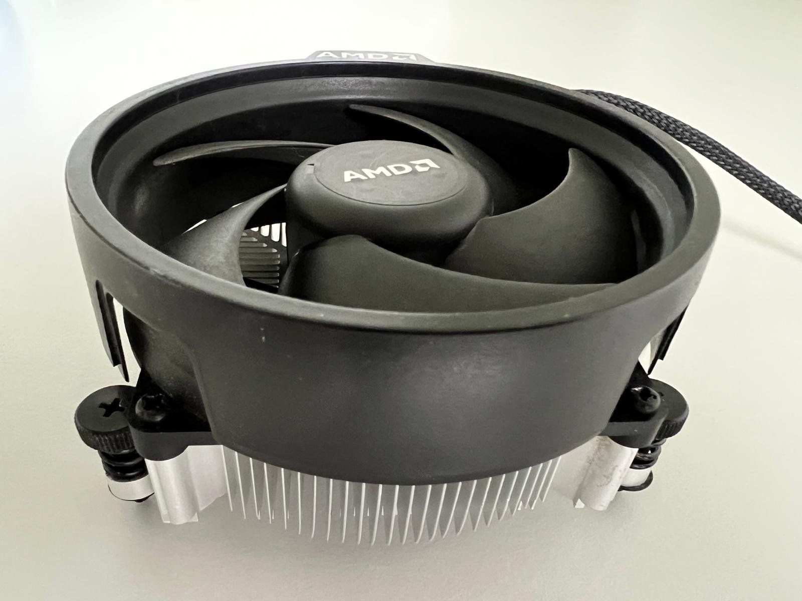 PCs: Original-Lüfter von AMD AM4 – D'occasion à Innertkirchen par Gontschar 1