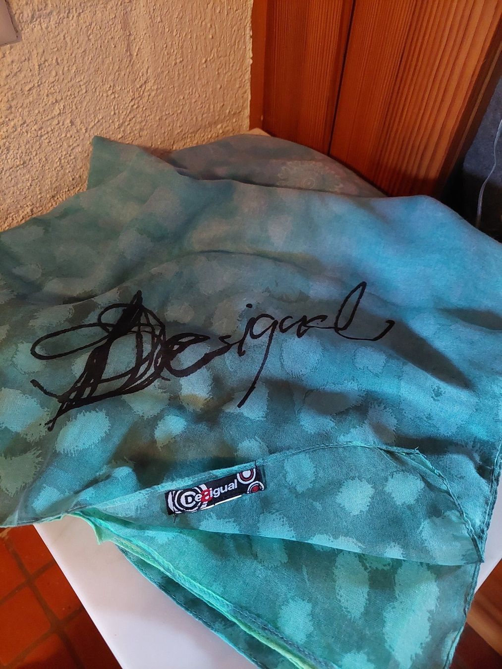 Desigual Foulard & Sciarpe: Desigual . Schal 100x190 – Nuovo (secondo la descrizione) da Besenbüren venduto da piculo 1