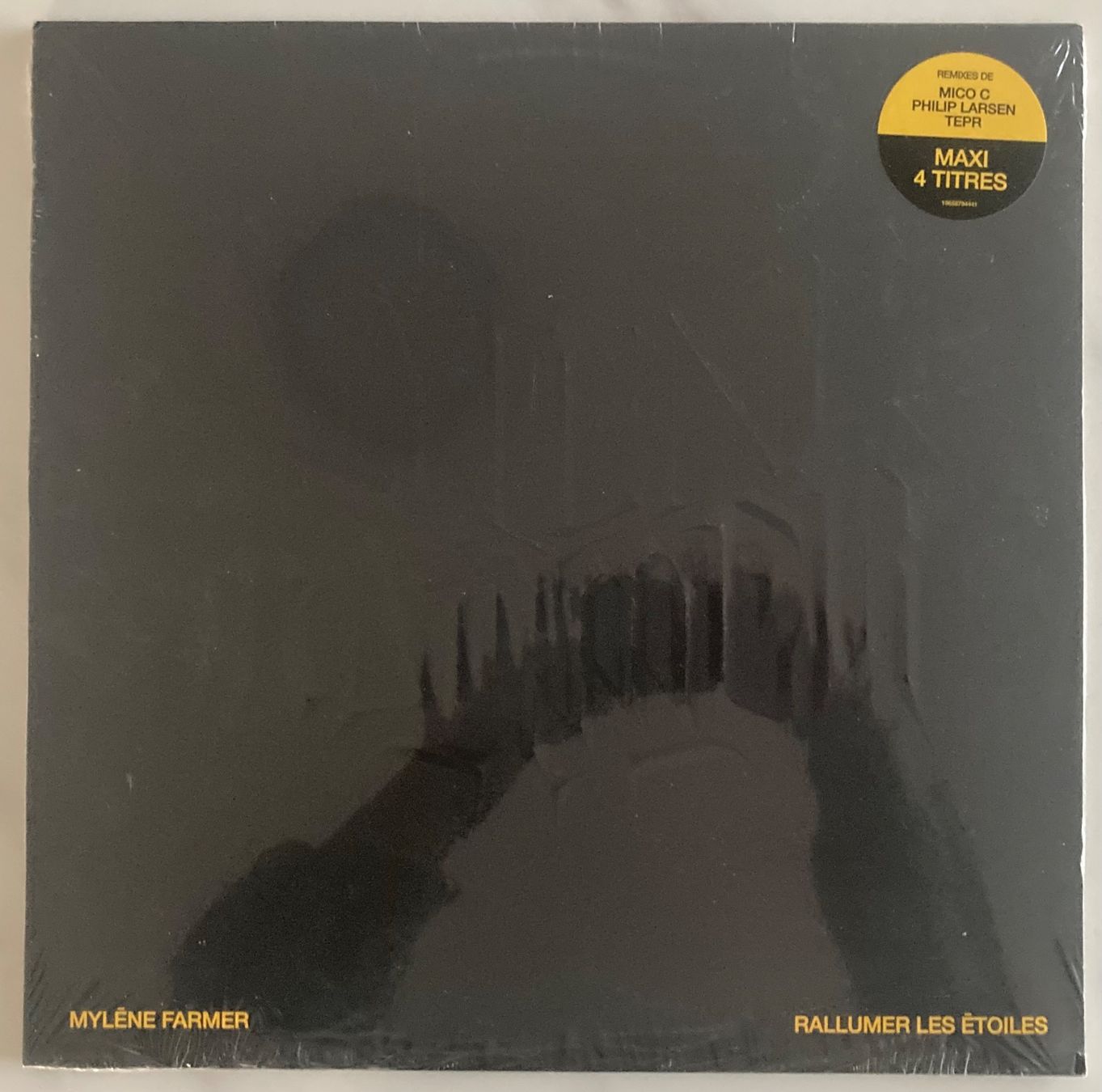 Dischi in vinile: MYLÈNE FARMER - RALLUMER LES ÉTOILES – Nuovo e nell'imballaggio originale da Poliez-Pittet venduto da Newtown-Records