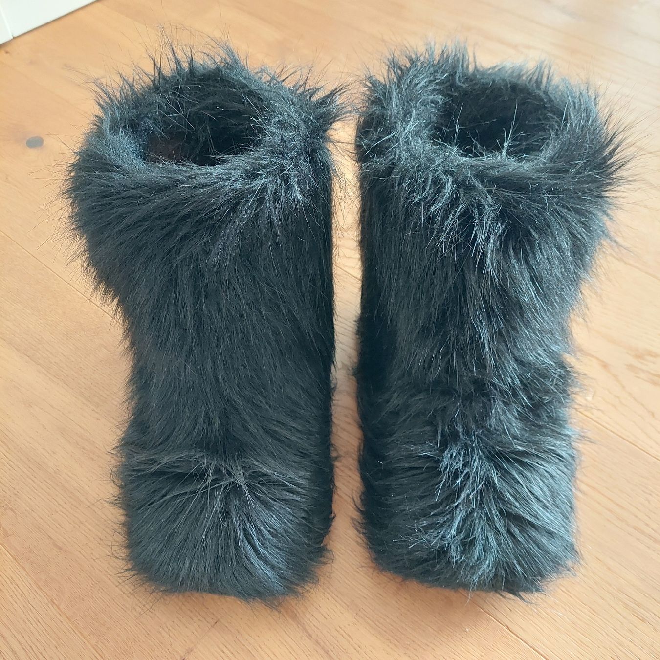 Scarpe da donna: Stiefel Kunstfell – Usato da Fehraltorf venduto da fridolin024
