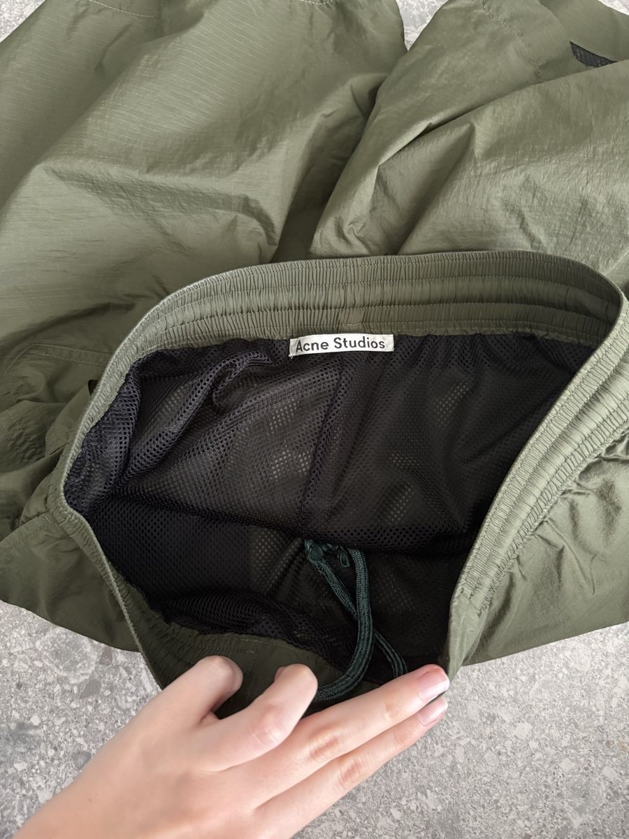 Acne Studios Pantaloni: ACNE STUDIOS Shorts olivgrün – Usato da Birmensdorf ZH venduto da nin.am 2