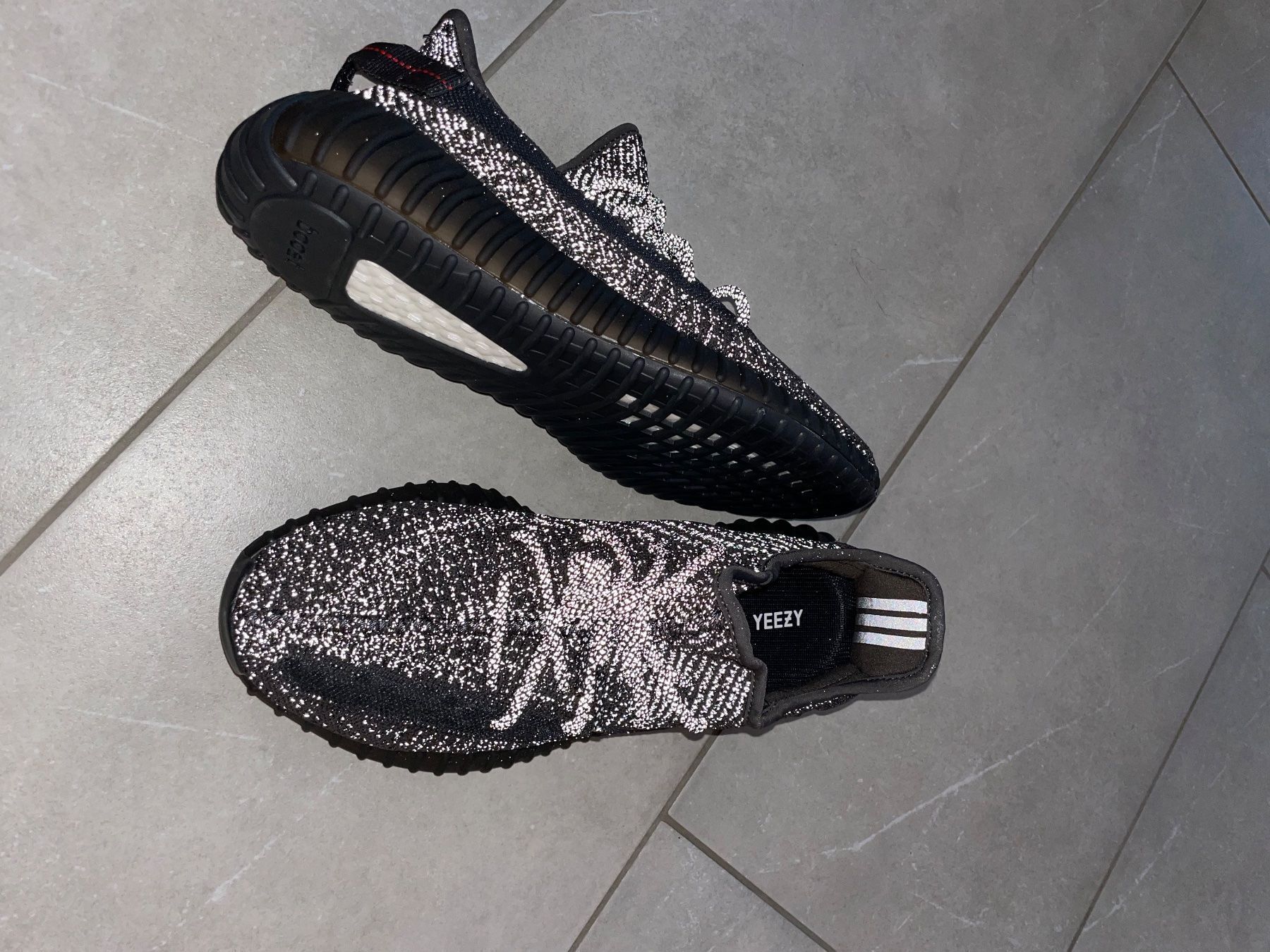 Adidas Scarpe da uomo: adidas Yeezy Boost 350 V2 Static Black – Nuovo (secondo la descrizione) da Wilen b. Wollerau venduto da LastChance22
