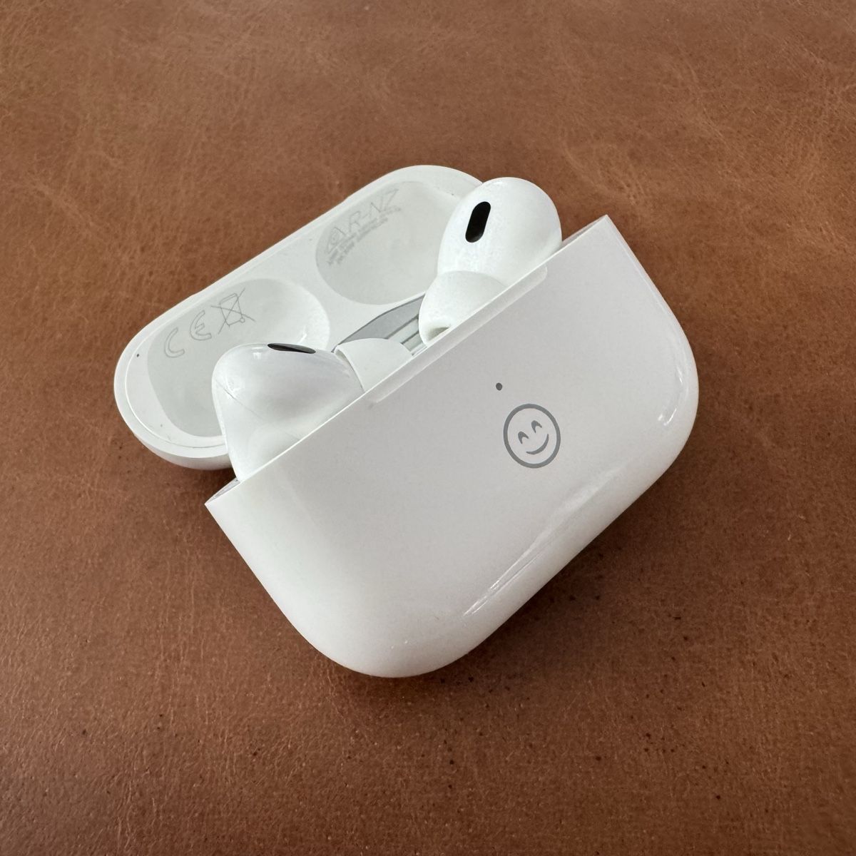 Apple Casques audio: NEUWERTIG! AirPods Pro 2 mit Ladecase – D'occasion à Bern par GINFIZZ1985 1