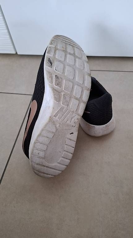 Scarpe da donna: Nike Sneaker - Grösse 39 – Usato da Rickenbach b. Wil venduto da Beautiful.Things 1