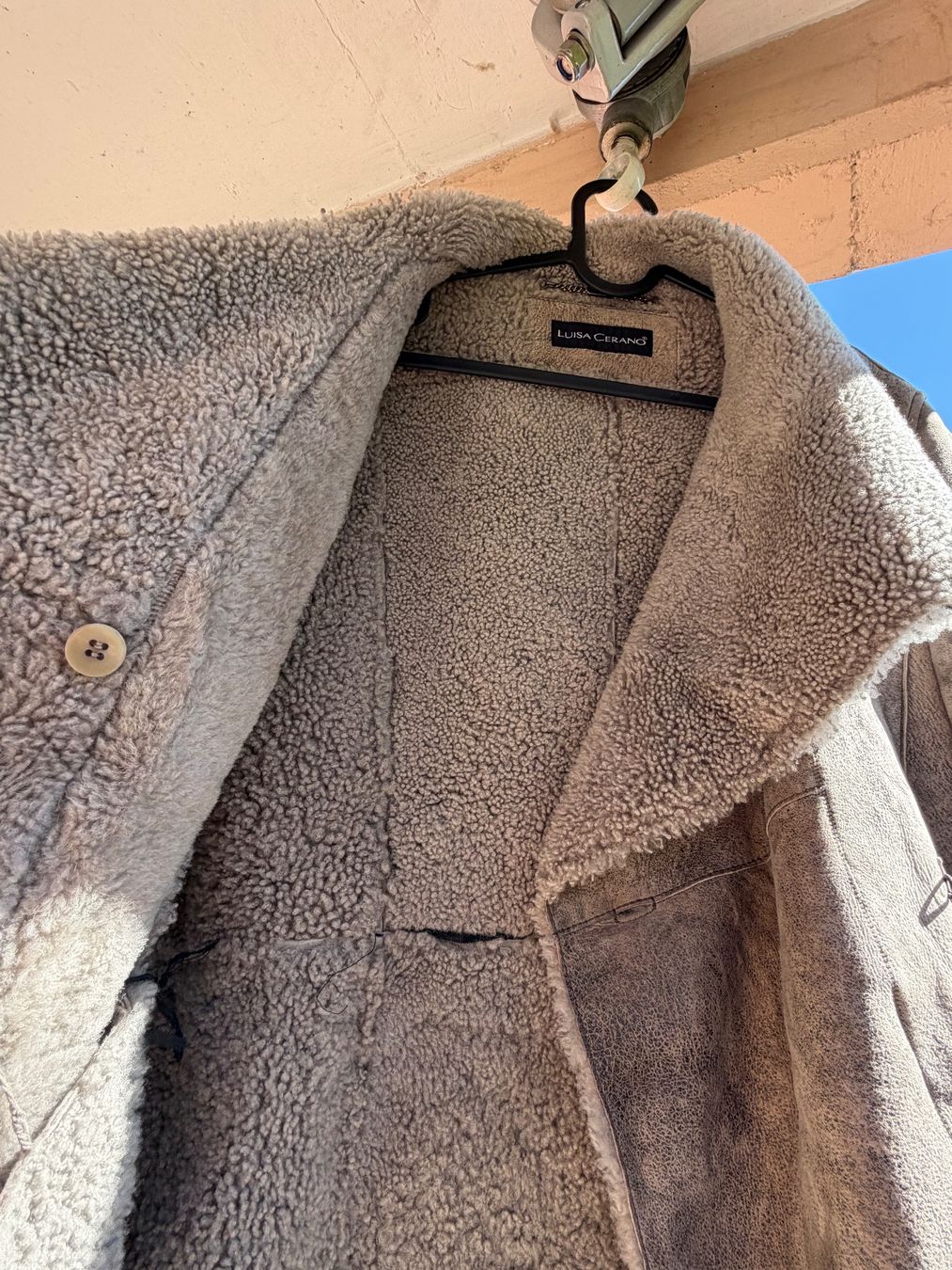 Giacche: Kuschelige Lammlederjacke, passt 34-36 – Usato da Zürich venduto da serendipity.