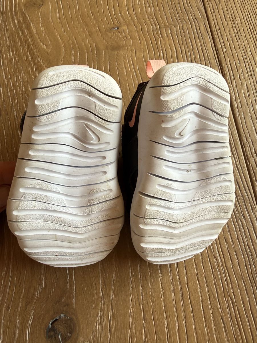 Nike Chaussures garçon: Babyschuhe Nike Grösse 17 – D'occasion à Pragg-Jenaz par gobrist 2