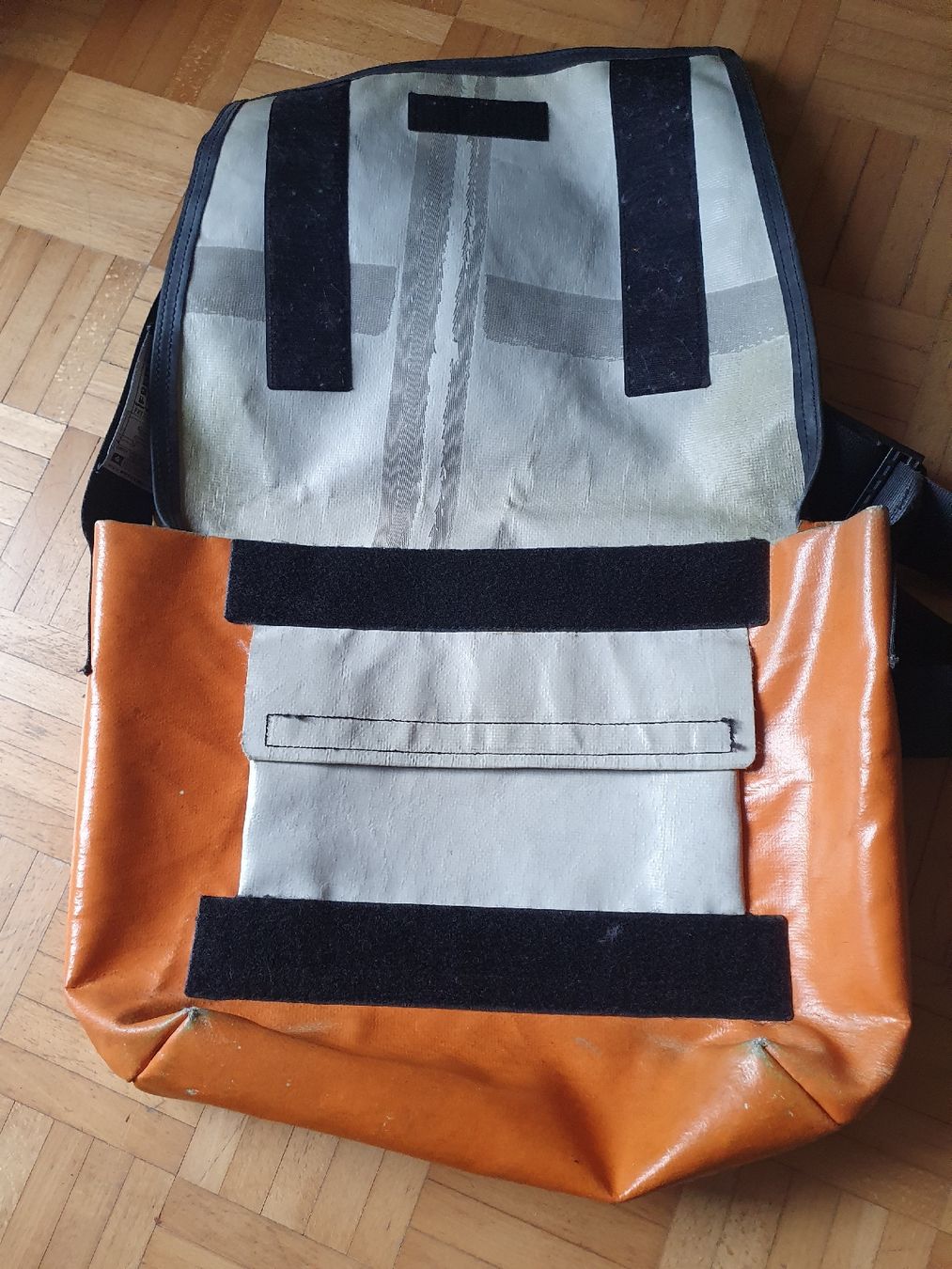 Freitag Borse: Freitag Messenger Bag weiss-orange – Usato da Luzern venduto da carmona. 1
