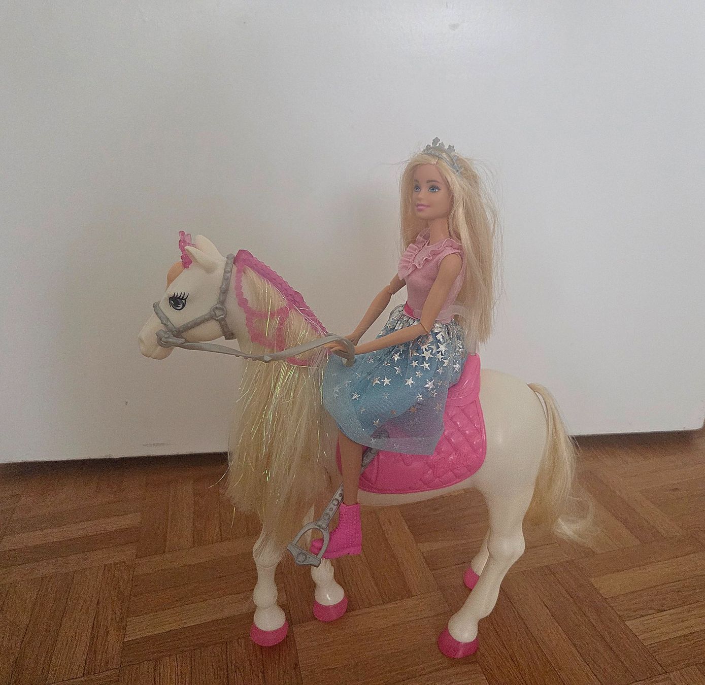 Puppen: Barbie Puppe mit Einhorn Lichteffekt – Gebraucht aus Rudolfstetten von anjam81 1
