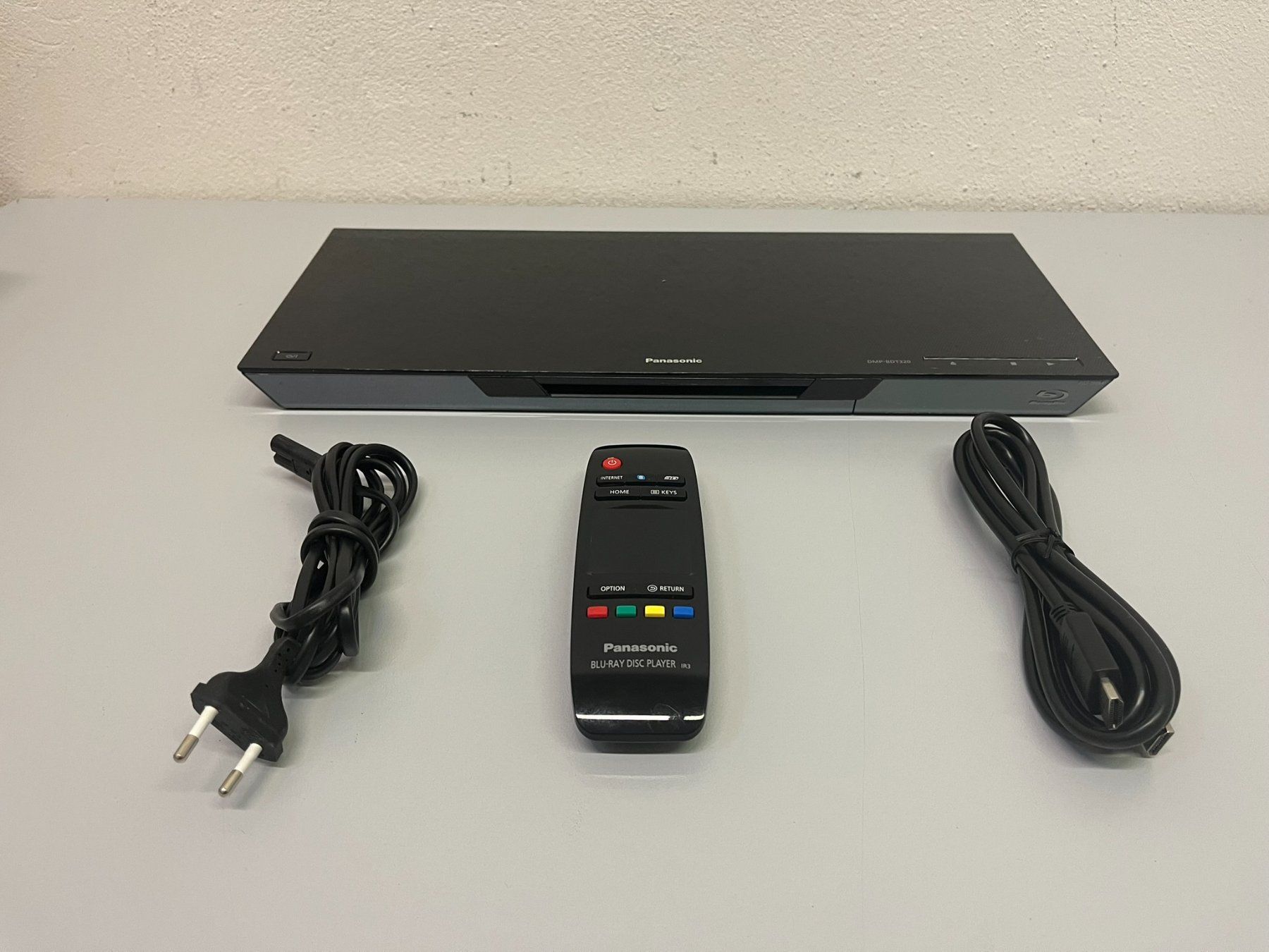 Tutti i DVDs: Blue-ray Player Panasonic DMP-BDT320 – Usato da Hochdorf venduto da av-electronics