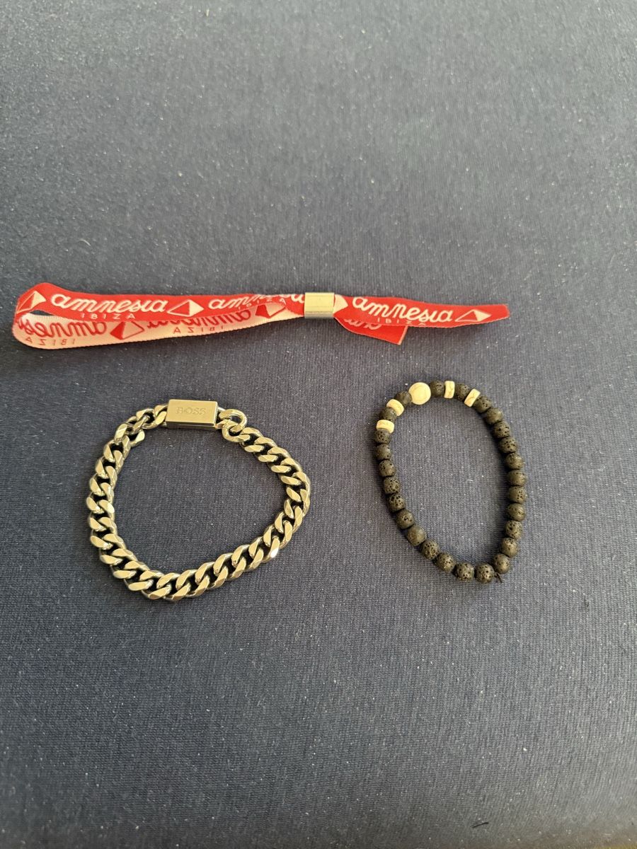 Hugo Boss Catenine: Hugo Boss und 2 weitere Kette – Usato da Kriens venduto da Ceer25