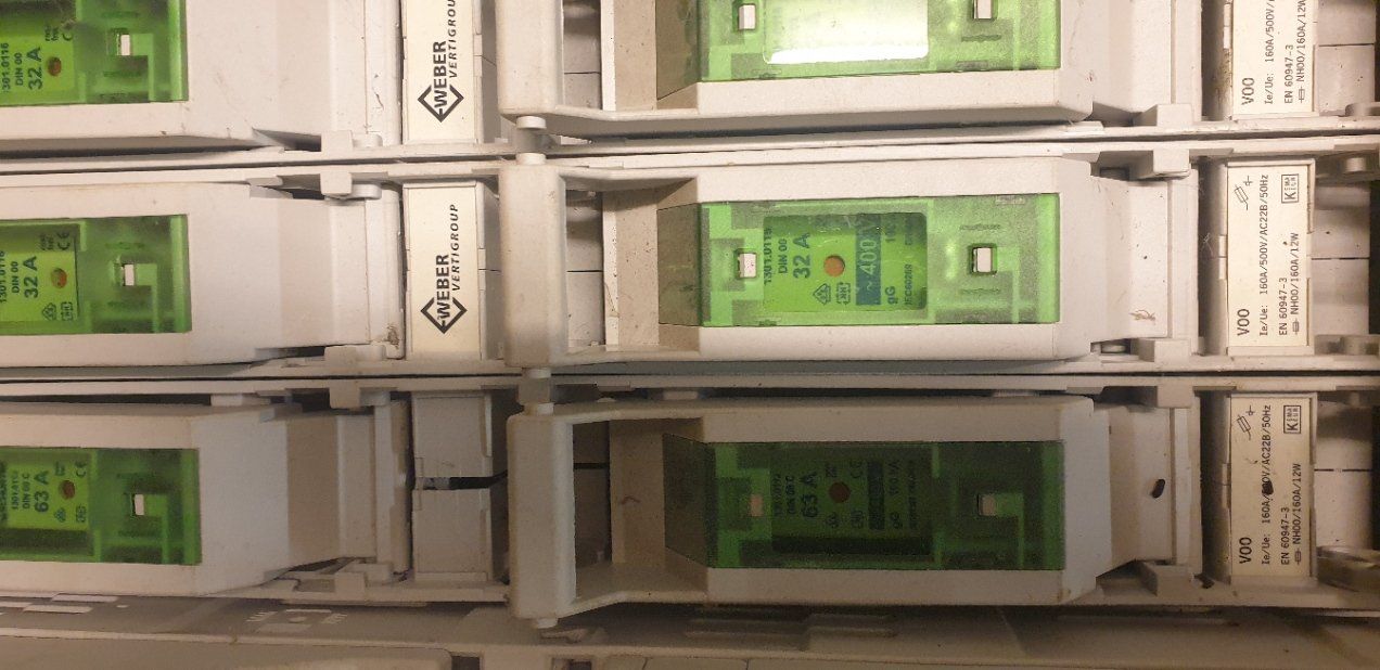 Câbles: Armoire béton pour HPC – D'occasion à Riaz par dpom 3