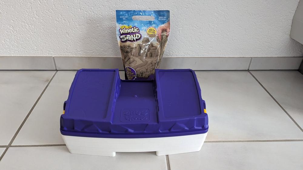  Kinetic Sand Koffer mit Extrasand (Gebraucht) in Oberwil-Lieli für CHF Motiv 