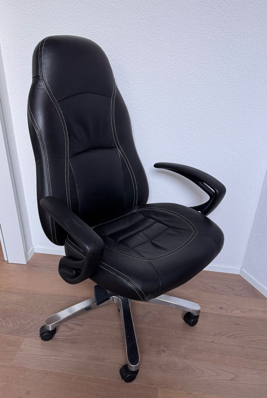 Chaises: Stabiler Bürostuhl schwarz – D'occasion à Arbon par drs64 1