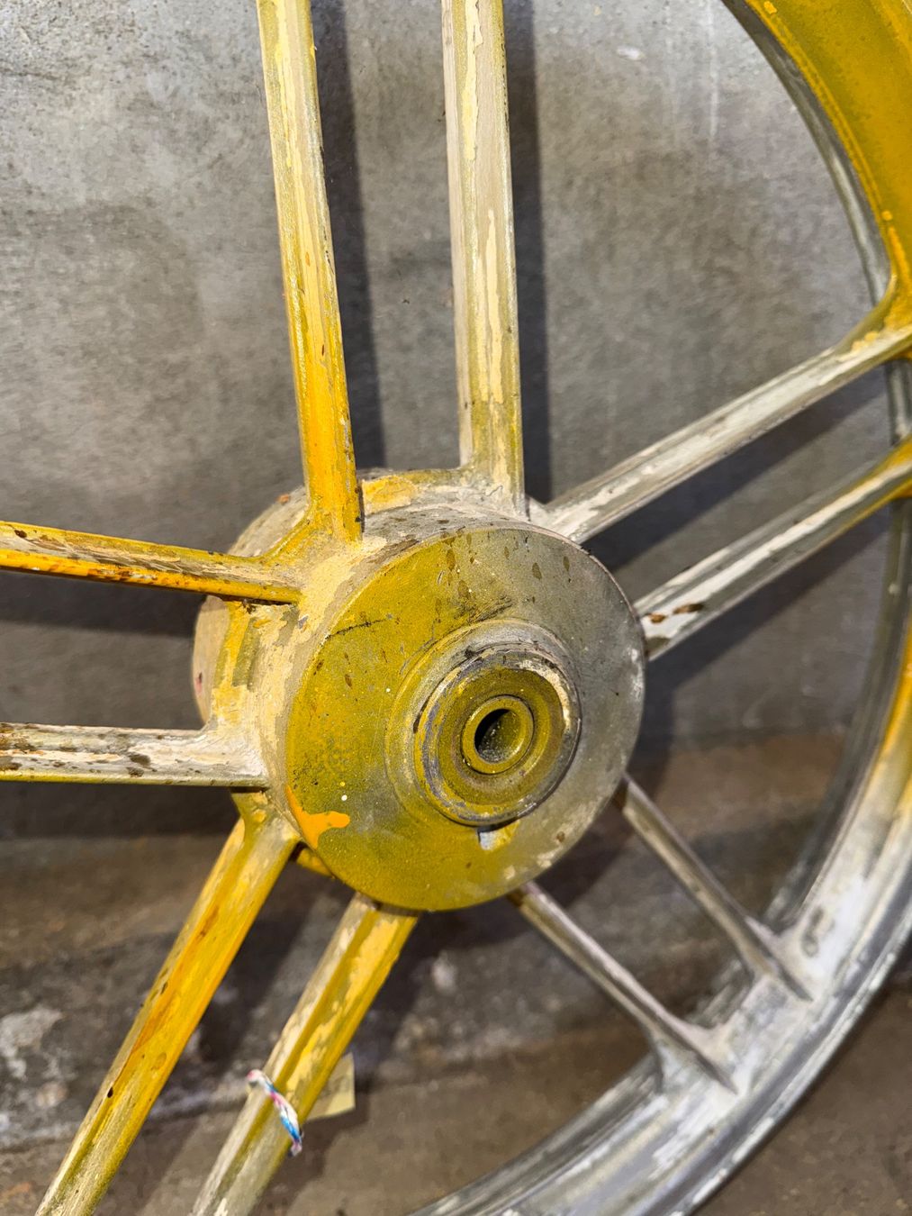 Fantic Parti ricambio per ciclomotori: Fantic Mofa Gussfelgen Vorderrad – Usato da Fahrni b. Thun venduto da berger_tuning34 5