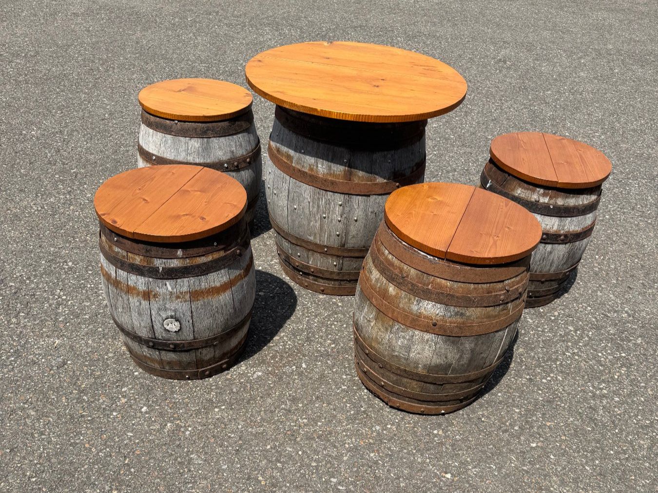 Autres: Alte Weinfässer als Tisch und Hocker – D'occasion à Winikon par Luzern330