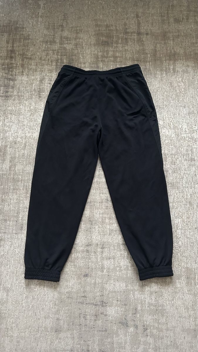 Calvin Klein Pantaloni: Pantalon Calvin Klein noir, taille S – Nuovo (secondo la descrizione) da St-George venduto da elena27 1