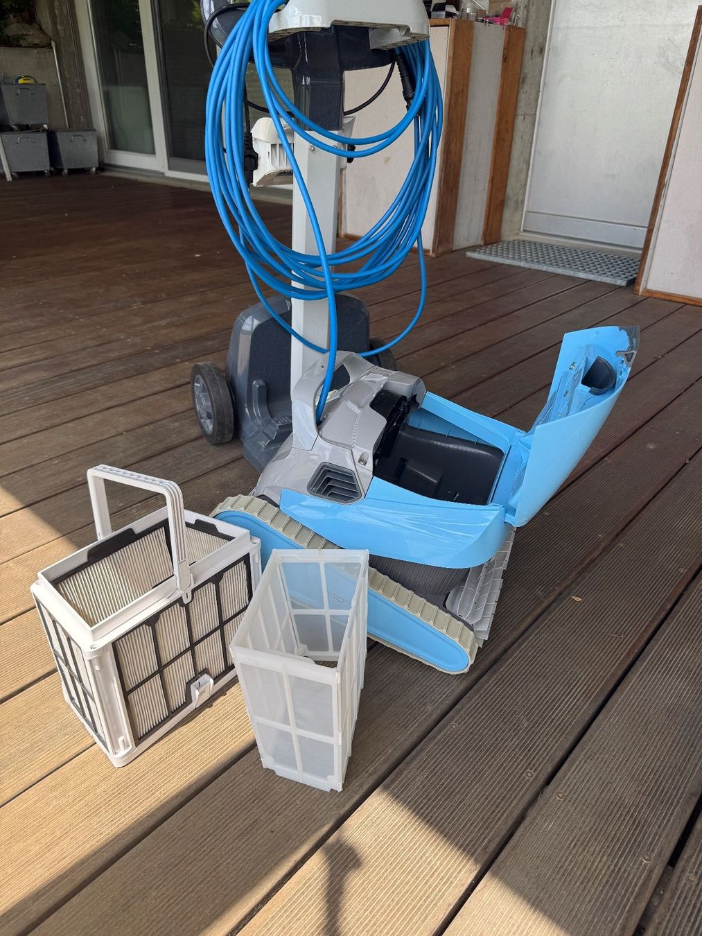 Dolphin Accessori per Piscine: Dolphin Poolroboter Z3i, mit Filterkorb komplett – Difettoso da Attiswil venduto da Olimax 3