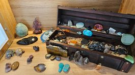 Umfangreiche Mineralien-, Kristall- und Fossilien-Sammlung