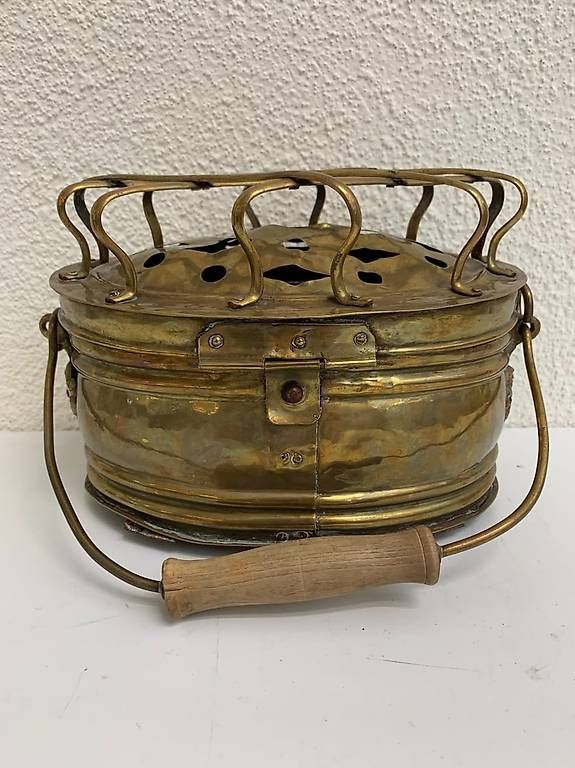 Tutte le decorazioni: Antikes Messing Stövchen Wärmer mit Holzgriff – Usato da Obernau venduto da Arche_Noah_Brocki 5