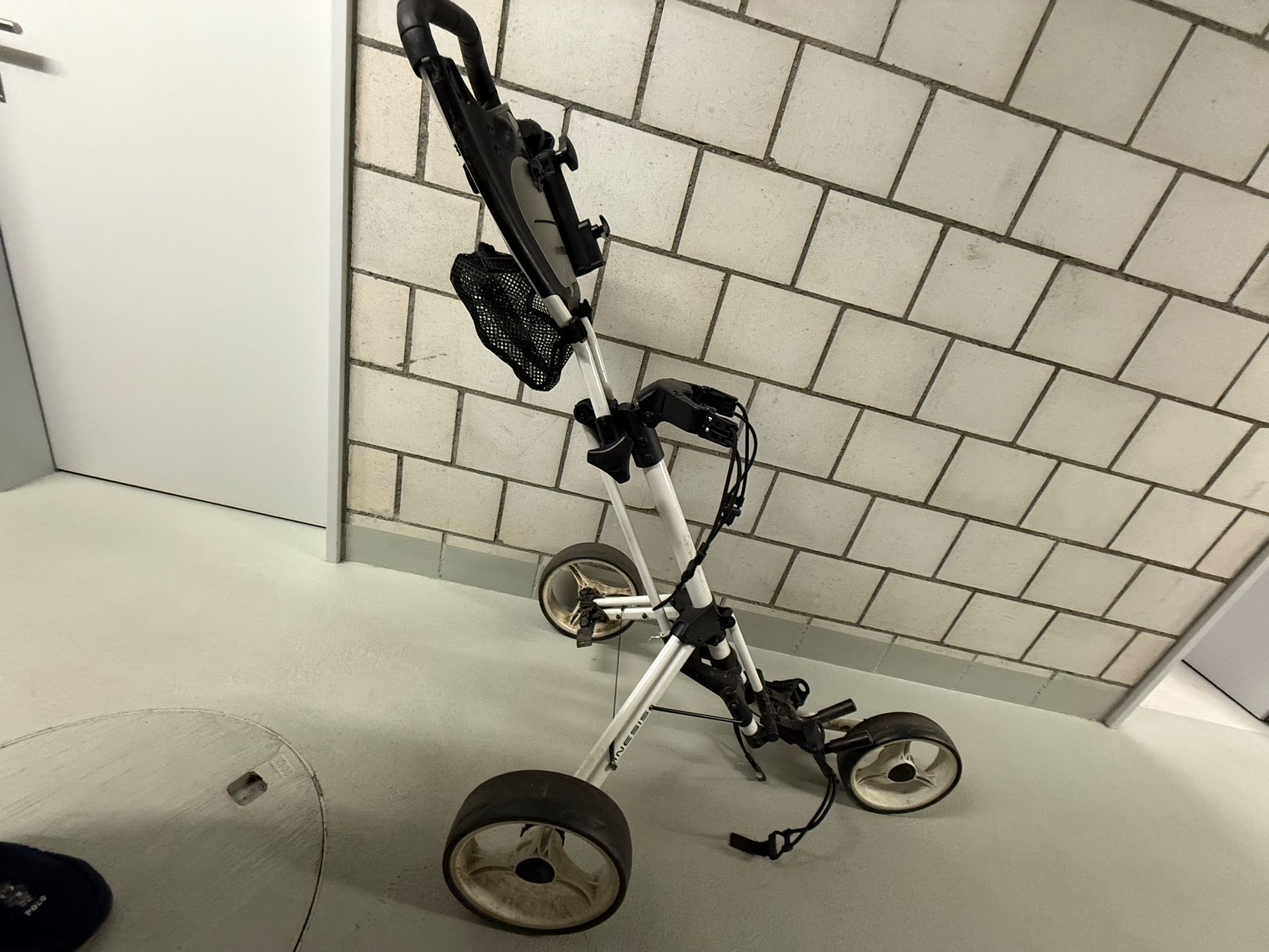 Trolley: Inesis Golfwagen (dreirädrig) – Usato da Starrkirch-Wil venduto da 92jofi 1