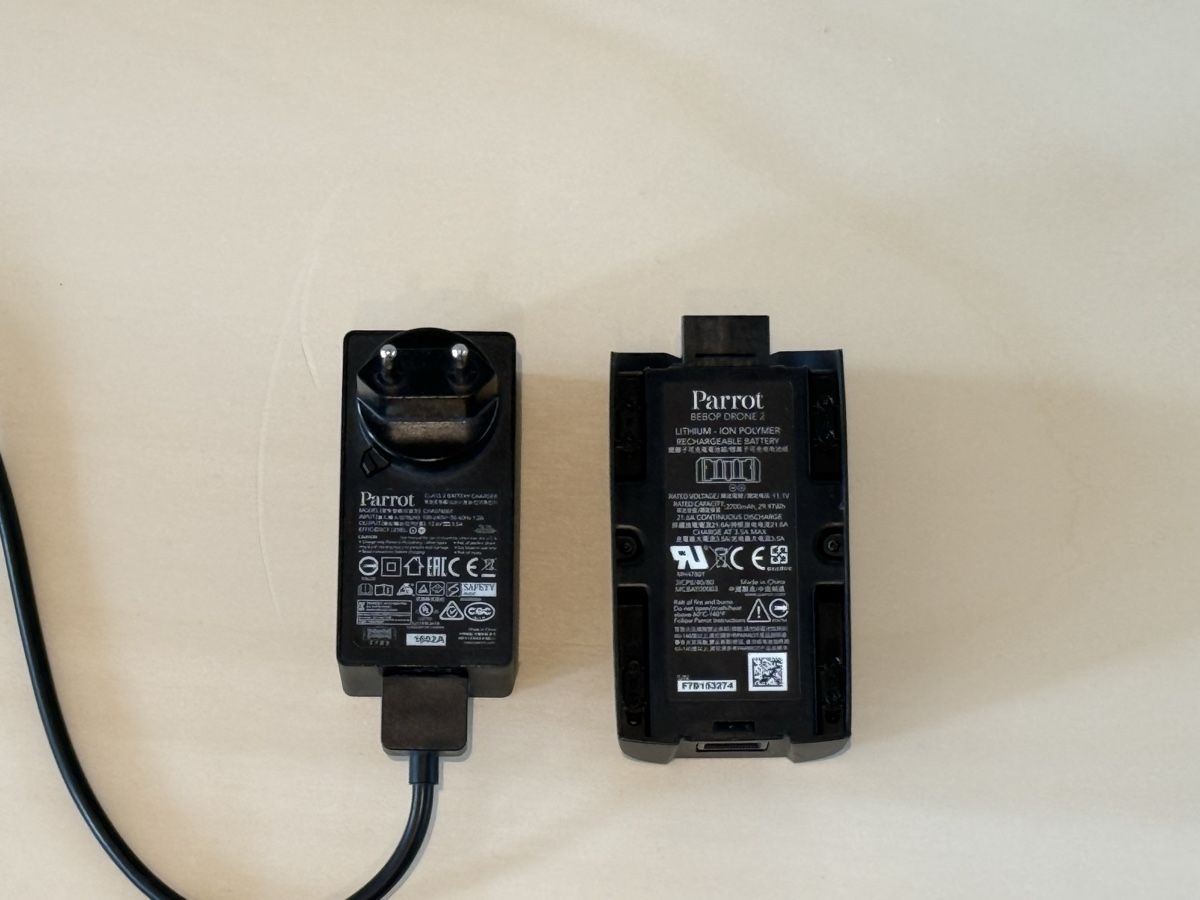 Telecomandi: Parrot Skycontroller 2 + batterie Bebop 2 + chargeur – Difettoso da Evilard venduto da Adrien___2 2
