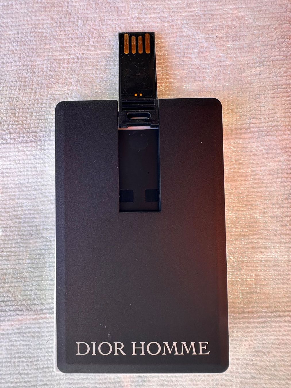 Chiavette USB: Clé USB Dior homme – Nuovo e nell'imballaggio originale da Bouveret venduto da seb_rjx8 2