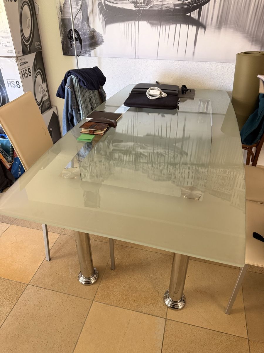 Tavoli: Glas Esstisch mit Chrom-Beinen – Usato da Zofingen venduto da Mellocco