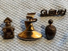 Pin Brosche Badge silberfarben, 4 Stk, von Parfummarken