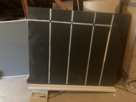 Alte Wandtafel mit Unterteilung für Wochentage