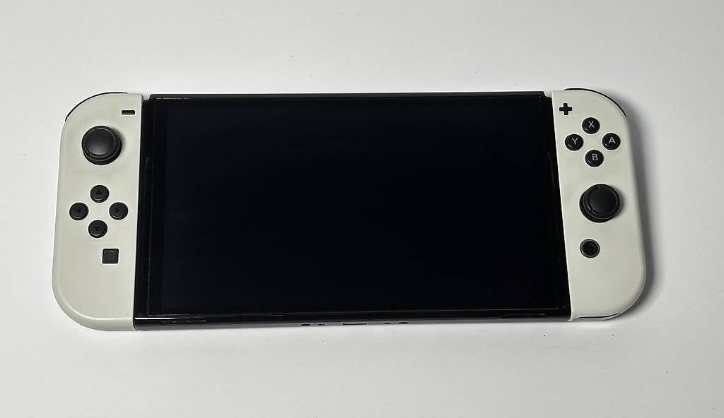 Nintendo Consoles: Nintendo Switch Oled + Mario Kart 8 + 128GB SD – D'occasion à Gordola par kar_gy5g 1