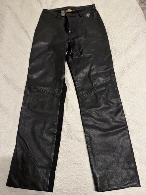 Harley-Davidson Pantaloni: Harley Davidson Halb leder Hose – Usato da Zollbrück venduto da Queenofdarkness 1