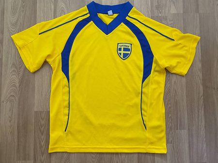 Schweden Sverige Fussball Sport Trikot Gr. 140 Top Zustand